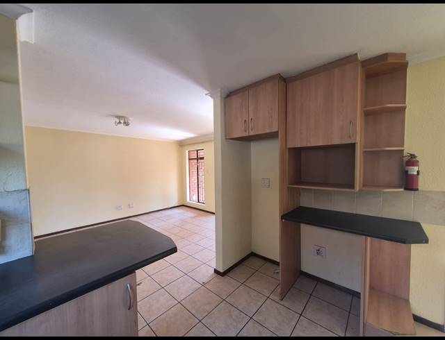 3 BEDROOM TOWNHOUSE FOR SALE IN EDLEEN